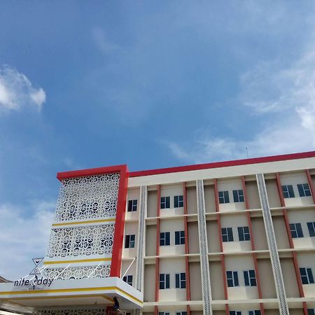 Hotel Nite And Day Batam Jodoh Square Exterior foto