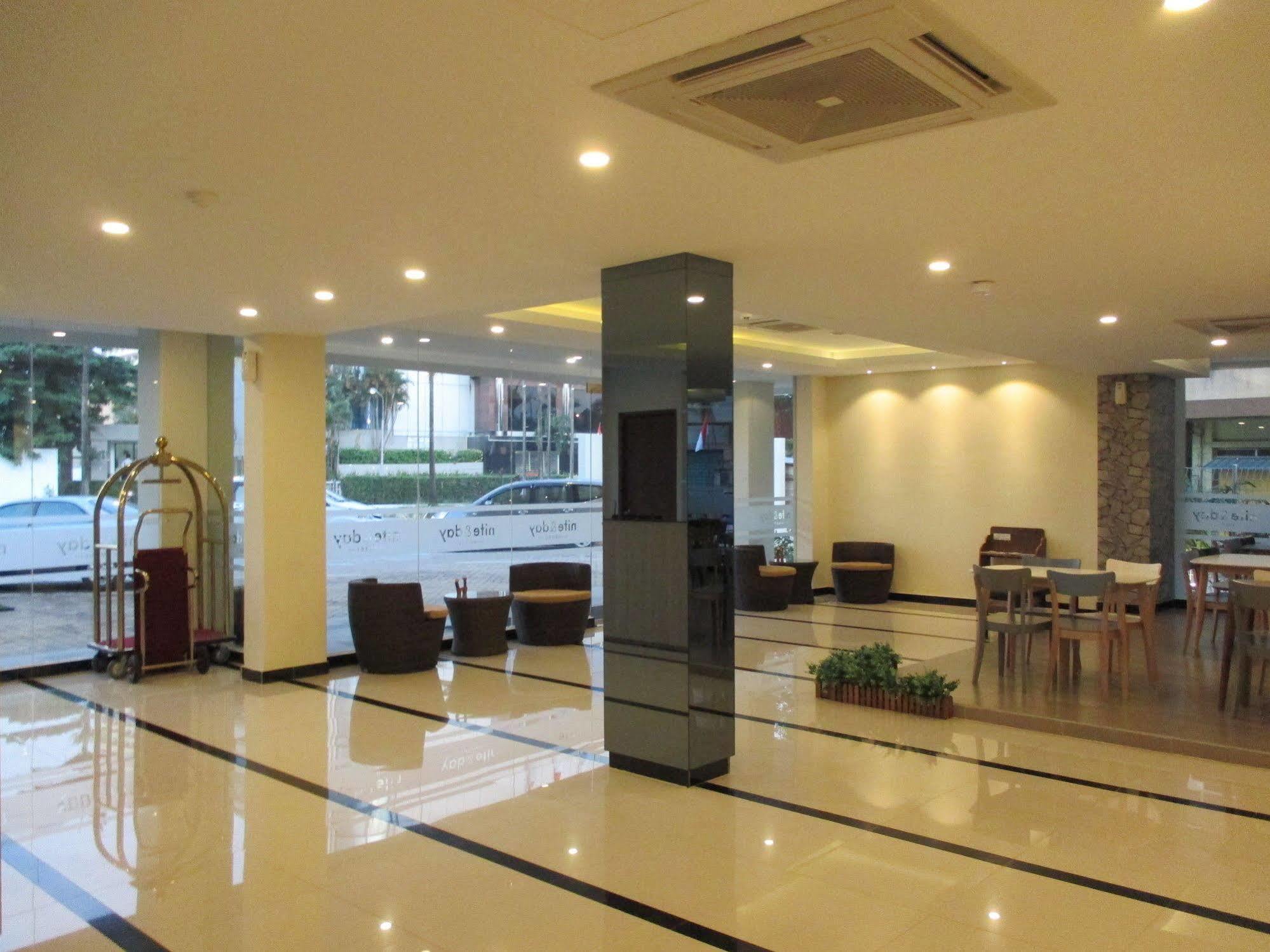 Hotel Nite And Day Batam Jodoh Square Exterior foto