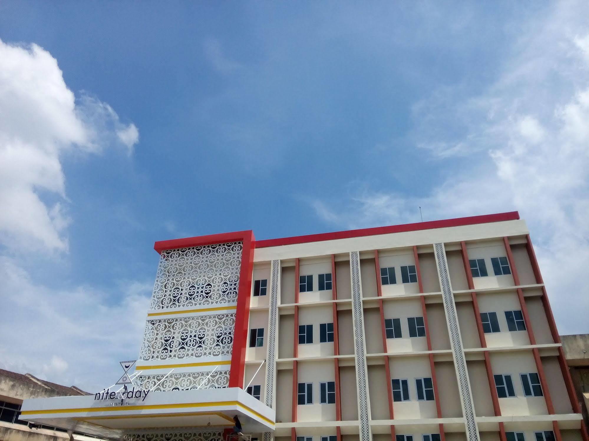 Hotel Nite And Day Batam Jodoh Square Exterior foto